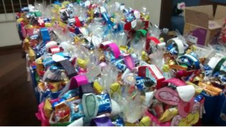 Núcleo Imobiliário entrega doces para ONG na Páscoa