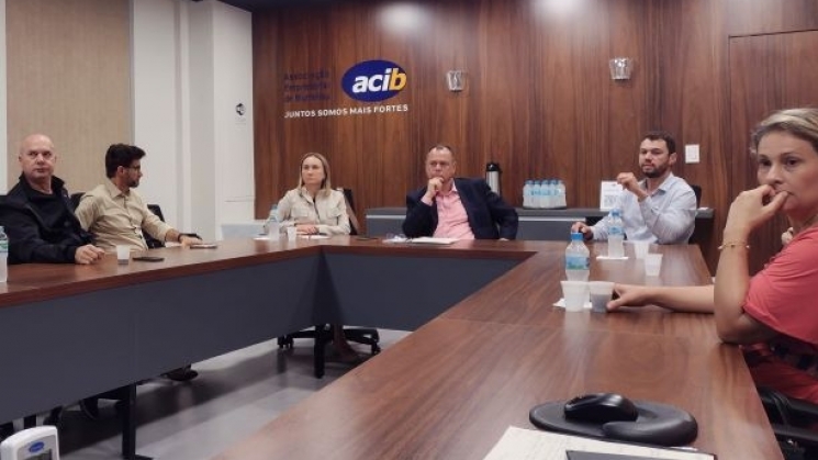 ACIB discute saneamento básico de Blumenau